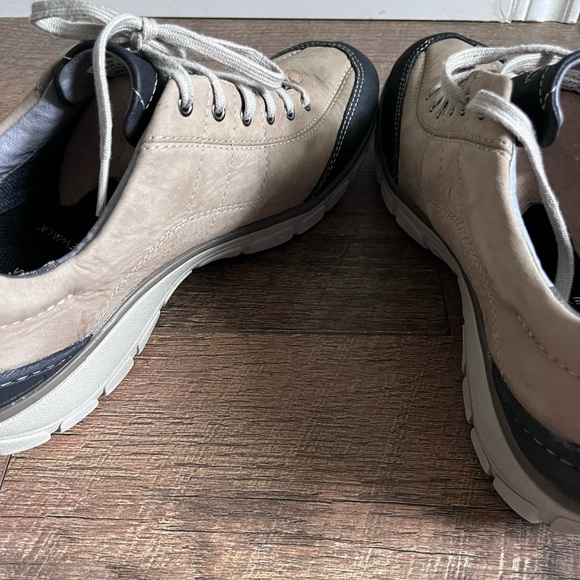 Clark’s outdoor wave walk waterproof hiking sneaker shoes women’s size 11 - Picture 3 of 11